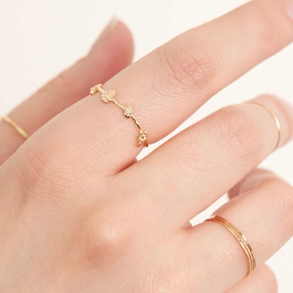 Catbird Flower Garland Ring, Petite size 7 perfect condition! Yellow Gold - Picture 6 of 10